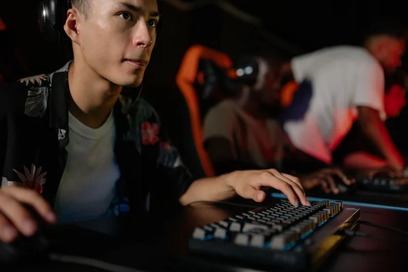Smaller Channels, Stronger Communities: How Mid-Tier Slingshot Streamers Are Winning Where Giants Can't